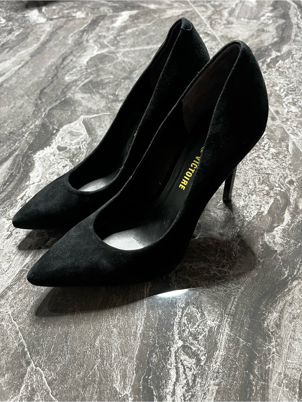 Pour La Victoire Black Suede Pointed Toe Stiletto Heels Size 7.5 Vero Cuoio